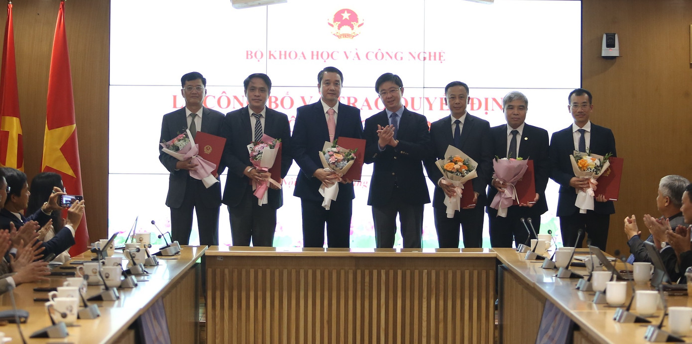 Thứ trưởng Bùi Hoàng Phương trao quyết định bổ nhiệm cán bộ chiều 29/4.