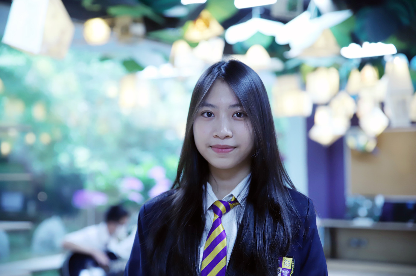 Nhiều năm liền Trà My là học sinh giỏi, thông thạo tiếng Anh. Ảnh: NVCC