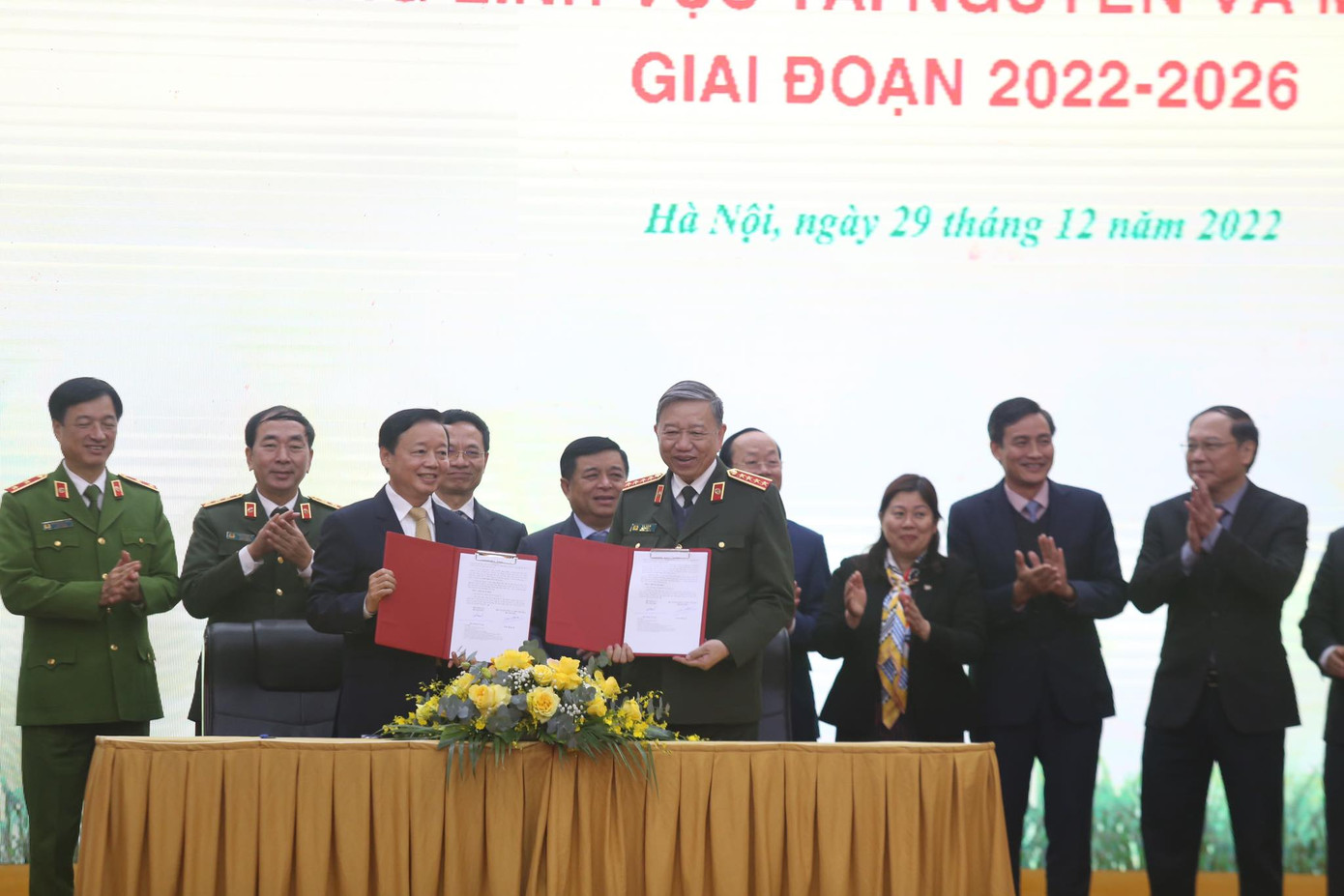 Bộ Tài nguyên và Môi trường và Bộ Công an thực hiện kết nối Cơ sở dữ liệu quốc gia về đất đai với Cơ sở dữ liệu quốc gia về dân cư trong chiều 29/12 Bộ Tài nguyên và Môi trường và Bộ Công an thực hiện kết nối Cơ sở dữ liệu quốc gia về đất đai với Cơ sở dữ liệu quốc gia về dân cư trong chiều 29/12