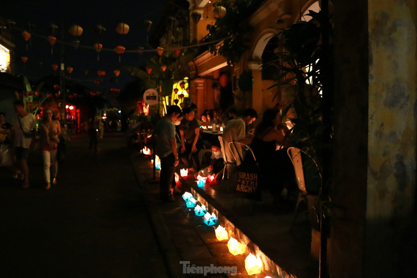 Phố cổ Hội An (Quảng Nam) hưởng ứng Giờ Trái Đất 2023. Ảnh: Giang Thanh.