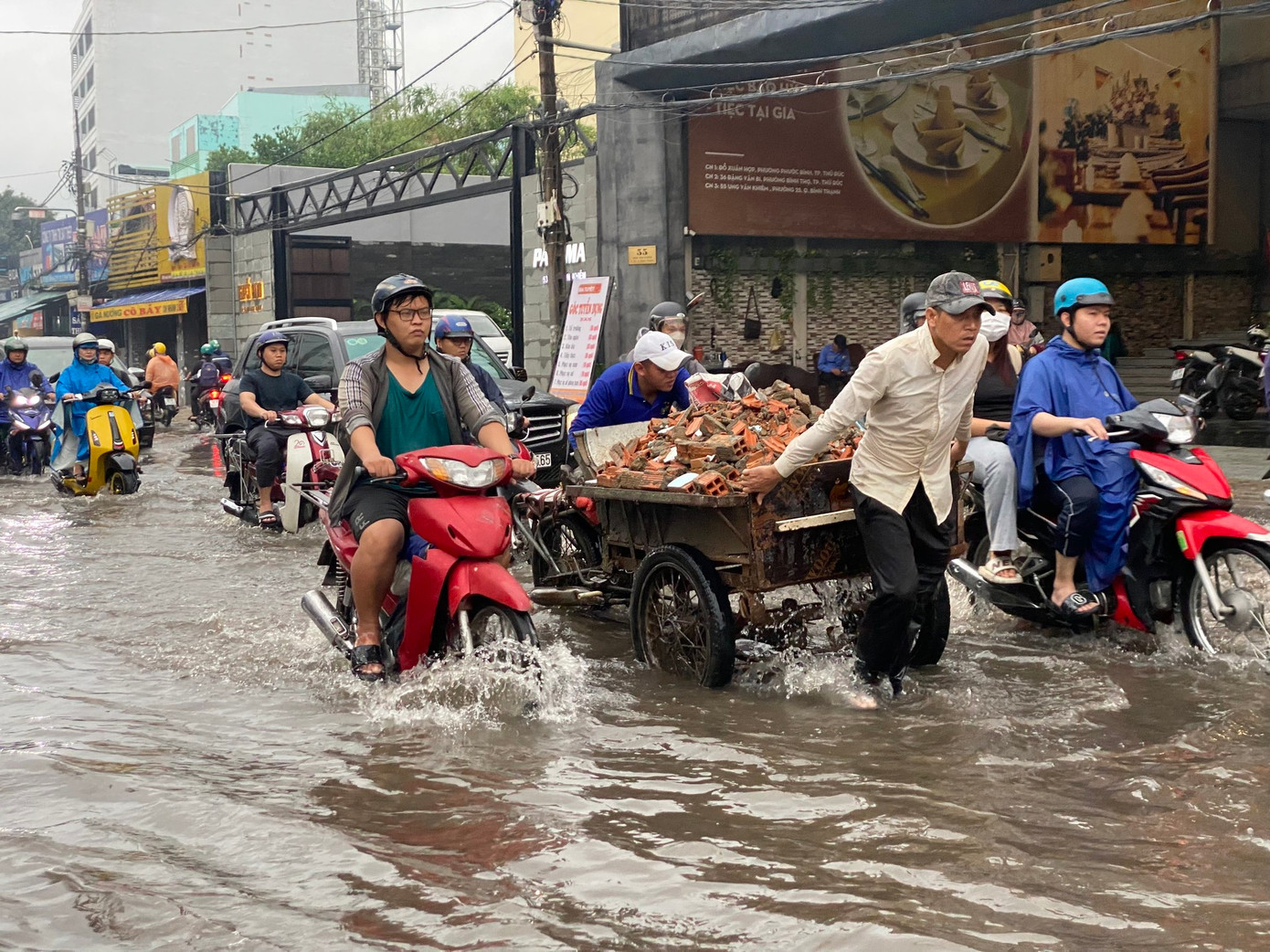 TPHCM tiếp tục mưa dông trong hôm nay.