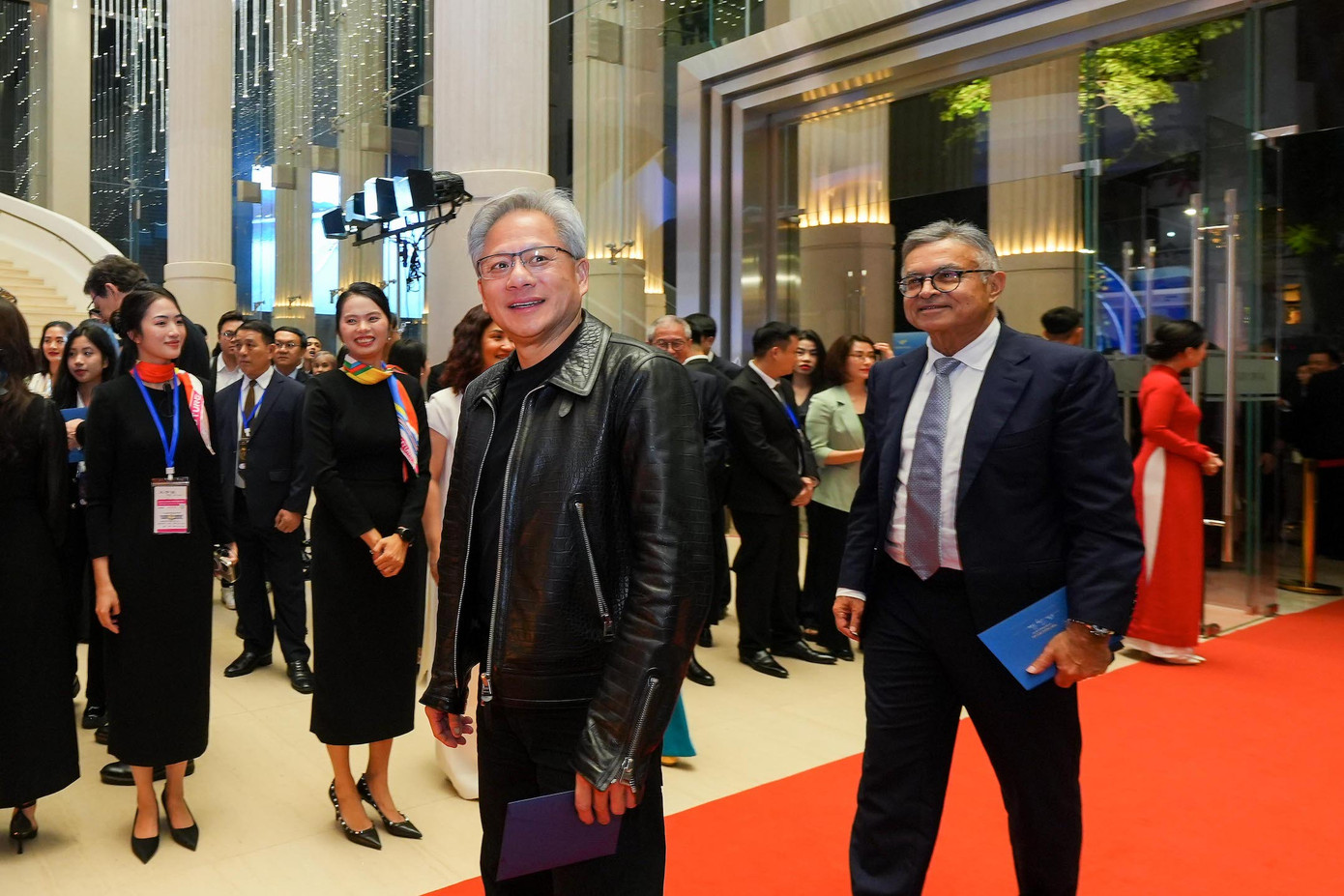 Ông gây bất ngờ khi là một trong 5 nhà khoa học được vinh danh Giải thưởng Chính VinFuture 2024 (trị giá 3 triệu USD) nhờ vai trò lãnh đạo mang tầm nhìn chiến lược trong việc chuyển đổi các bộ xử lý đồ họa (GPUs) thành công cụ mạnh mẽ phục vụ cho học sâu và điện toán tăng tốc.