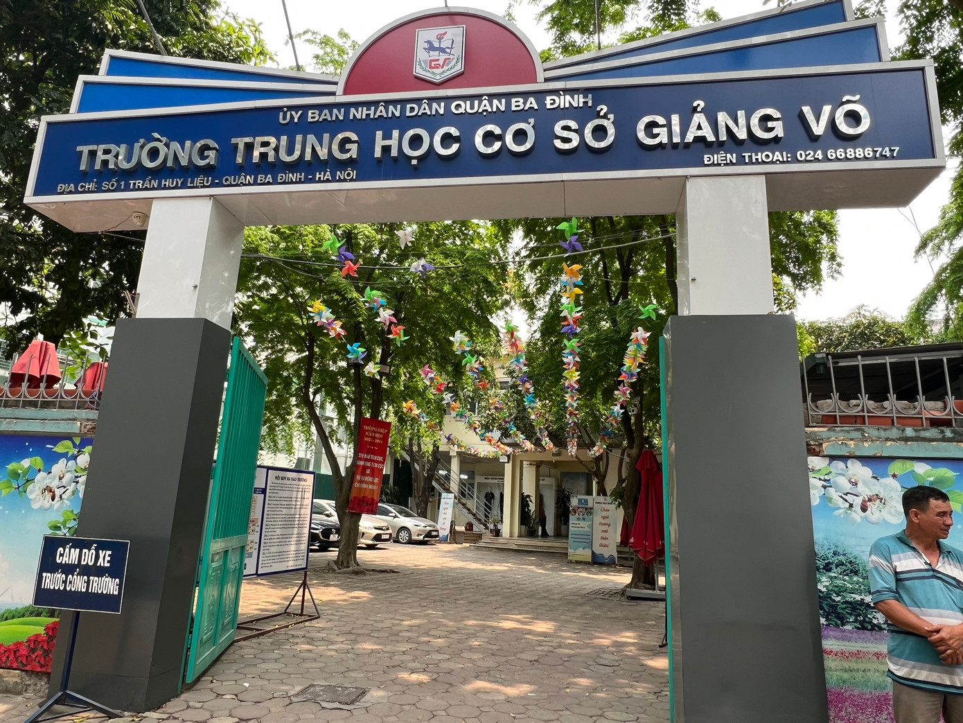 Trường THCS Giảng Võ có 35 năm hoạt động dạy học, trở thành ngôi trường nổi tiếng khi hằng năm có số lượng học sinh đoạt nhiều huy chương, giải thưởng trong các kỳ thi học sinh giỏi cấp thành phố, quốc gia, quốc tế. Trường THCS Giảng Võ có 35 năm hoạt động dạy học, trở thành ngôi trường nổi tiếng khi hằng năm có số lượng học sinh đoạt nhiều huy chương, giải thưởng trong các kỳ thi học sinh giỏi cấp thành phố, quốc gia, quốc tế.