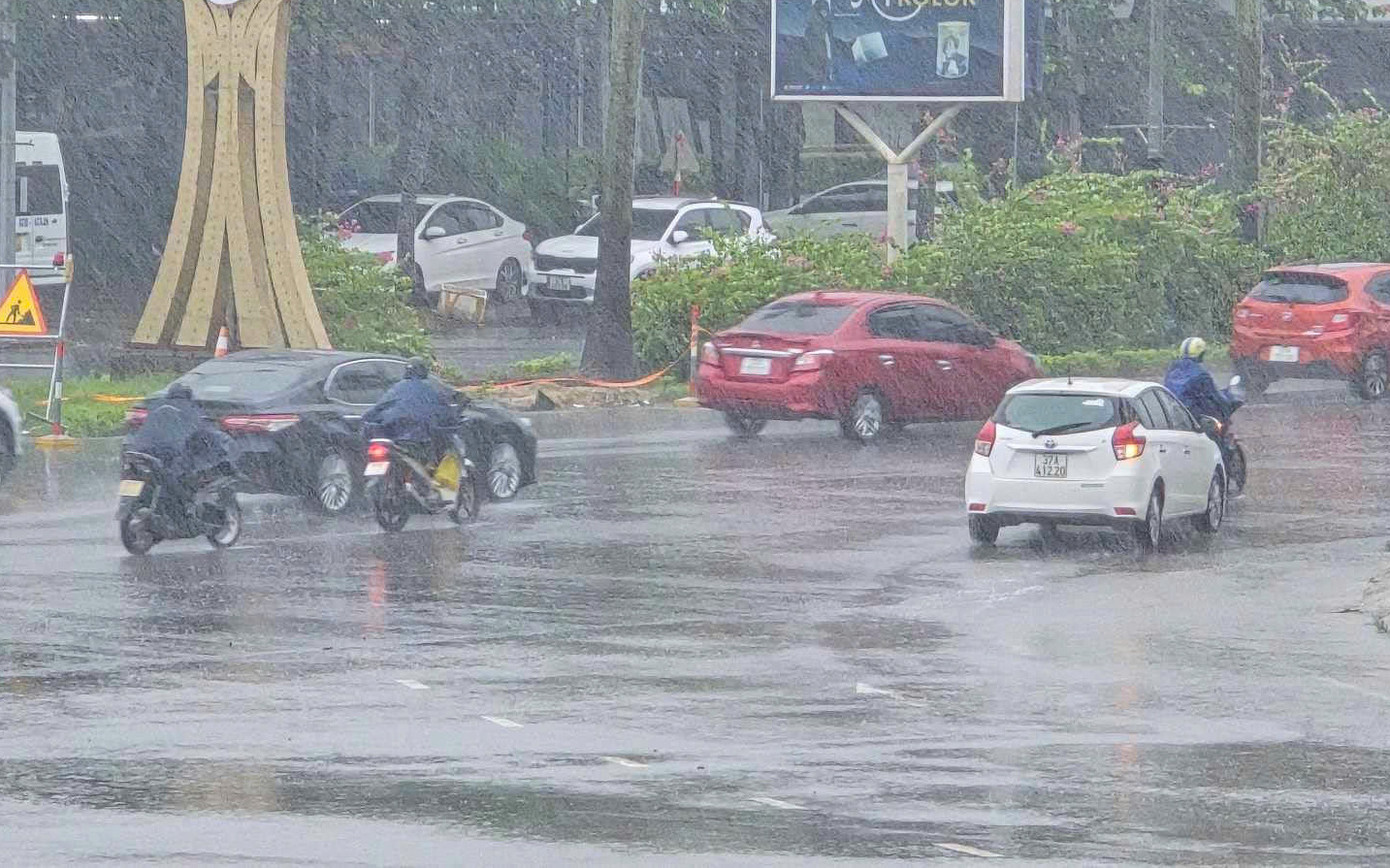 Mưa lớn còn tiếp tục ở các tỉnh từ Thanh Hoá đến Quảng Bình trong hôm nay.