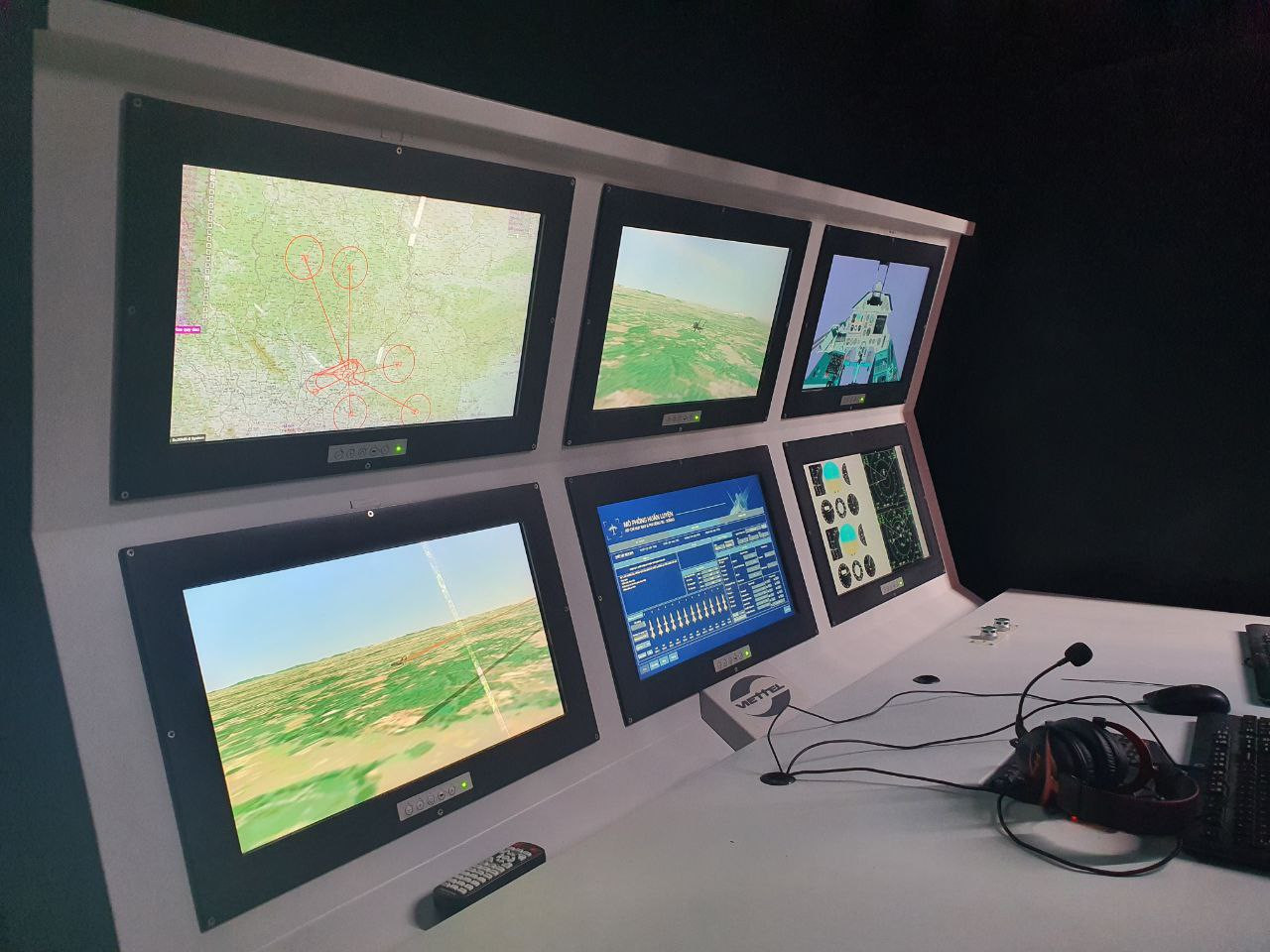 Hệ thống mô phỏng kíp chỉ huy bay và phi công SU30-MK2 (MP SU30-MK2) của Viettel.