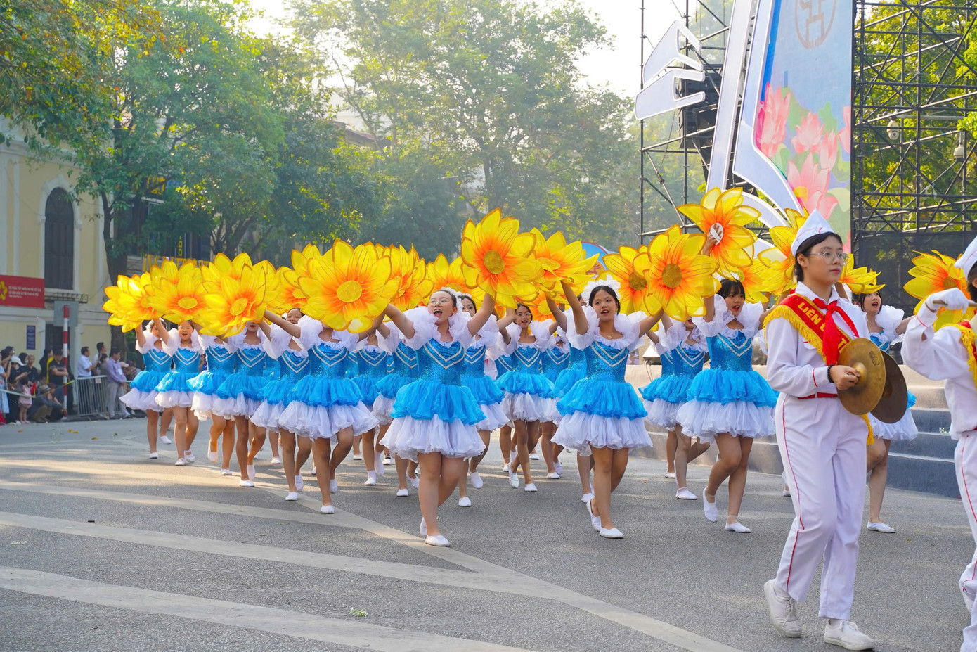 Trong các năm học, học sinh Hà Nội luôn khẳng định ở vị trí dẫn đầu, nhất là trong công tác giáo dục mũi nhọn, nhiều học sinh đoạt huy chương, giải thưởng quốc gia, quốc tế.