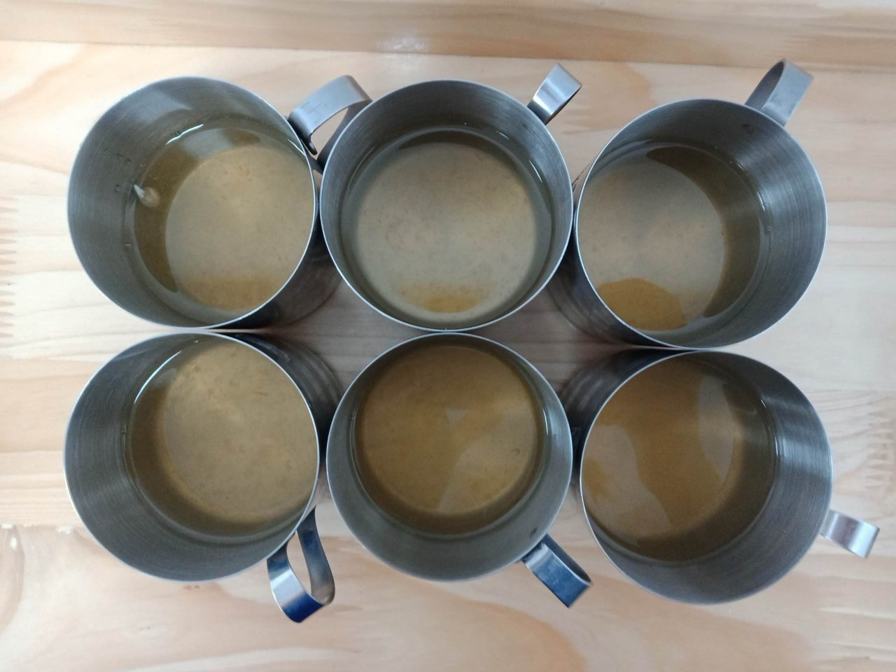 Nước cam cho trẻ pha loãng như nước lọc. (ảnh: NVCC)