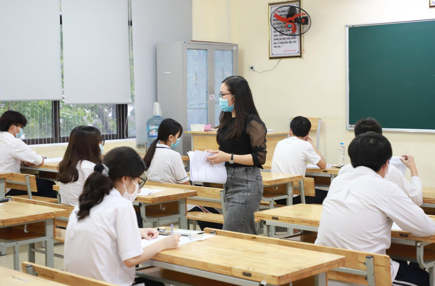 Thi tốt nghiệp THPT từ 2025, dự kiến thí sinh thi 4 môn bắt buộc và 2 môn lựa chọn. Thi tốt nghiệp THPT từ 2025, dự kiến thí sinh thi 4 môn bắt buộc và 2 môn lựa chọn.