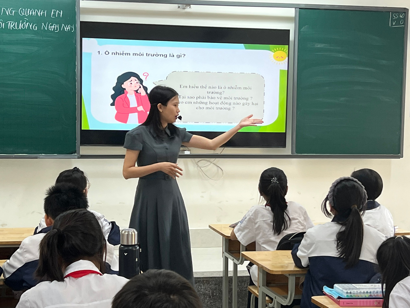 Một giờ học có chủ đề: “Môi trường sống xung quanh em” của lớp 7A1, Trường THCS Vĩnh Quỳnh, huyện Thanh Trì (Hà Nội). Một giờ học có chủ đề: “Môi trường sống xung quanh em” của lớp 7A1, Trường THCS Vĩnh Quỳnh, huyện Thanh Trì (Hà Nội).