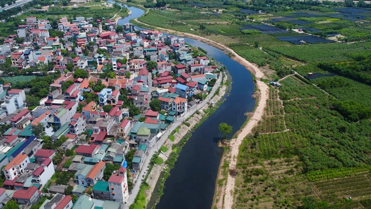 Luật Tài nguyên nước quy định nhiều nội dung phục hồi các dòng sông chết. Ảnh: Trọng Tài.