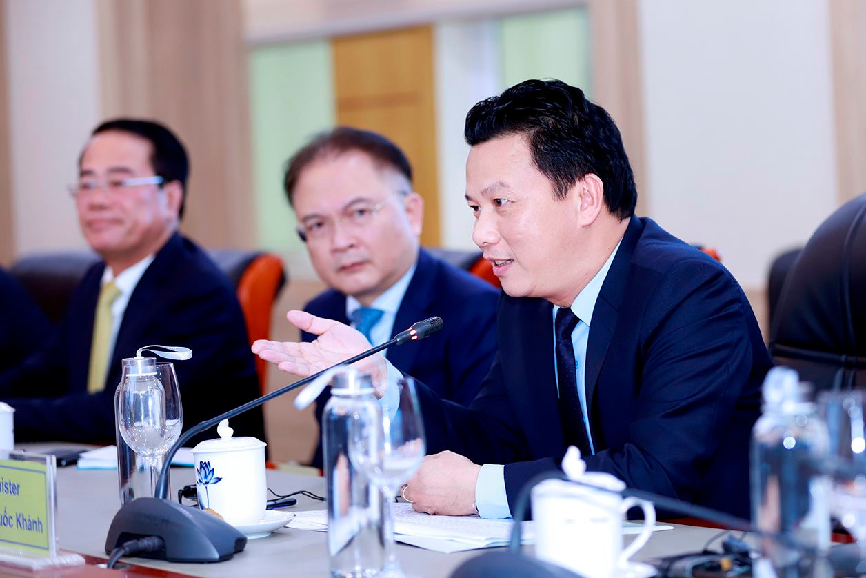 Bộ trưởng Đặng Quốc Khánh chia sẻ tại buổi làm việc. Ảnh: Khương Trung.