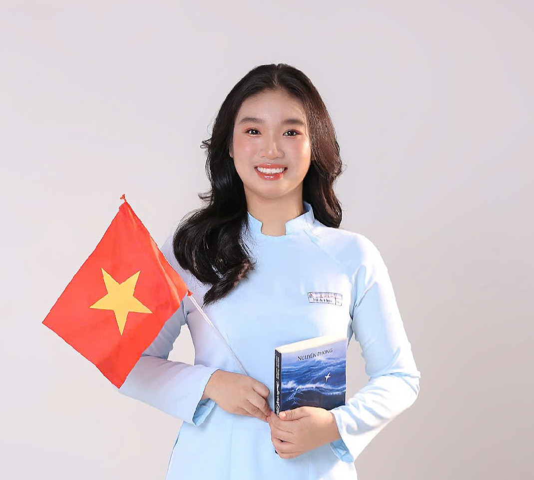 Em Phạm Đoàn Minh Khuê, nữ sinh giành giải Nhất cuộc thi viết thư UPU lần thứ 54.