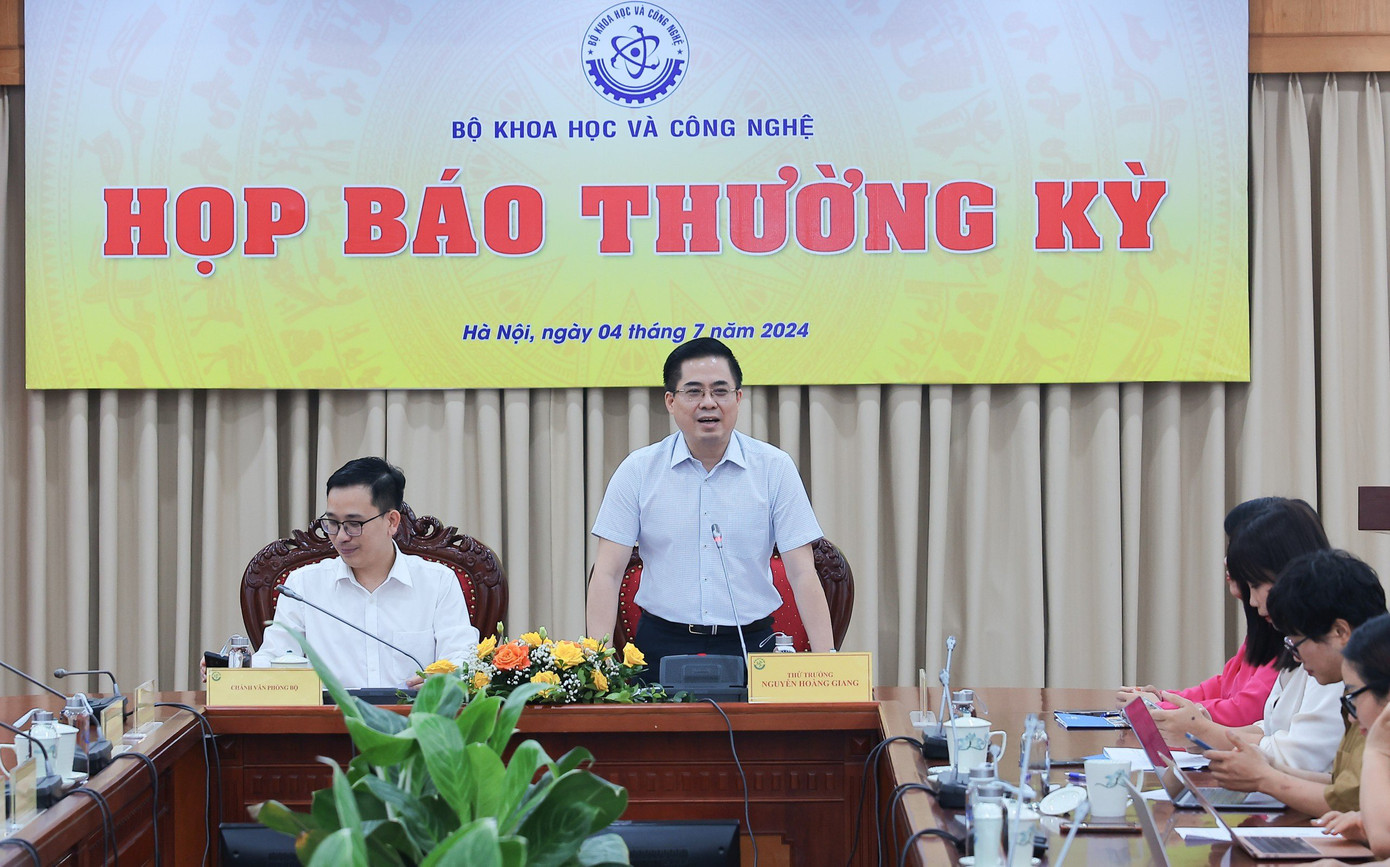 Thứ trưởng Bộ Khoa học và Công nghệ Nguyễn Hoàng Giang chia sẻ thông tin về việc tái cơ cấu các Chương trình KHCN cấp quốc gia. Thứ trưởng Bộ Khoa học và Công nghệ Nguyễn Hoàng Giang chia sẻ thông tin về việc tái cơ cấu các Chương trình KHCN cấp quốc gia.