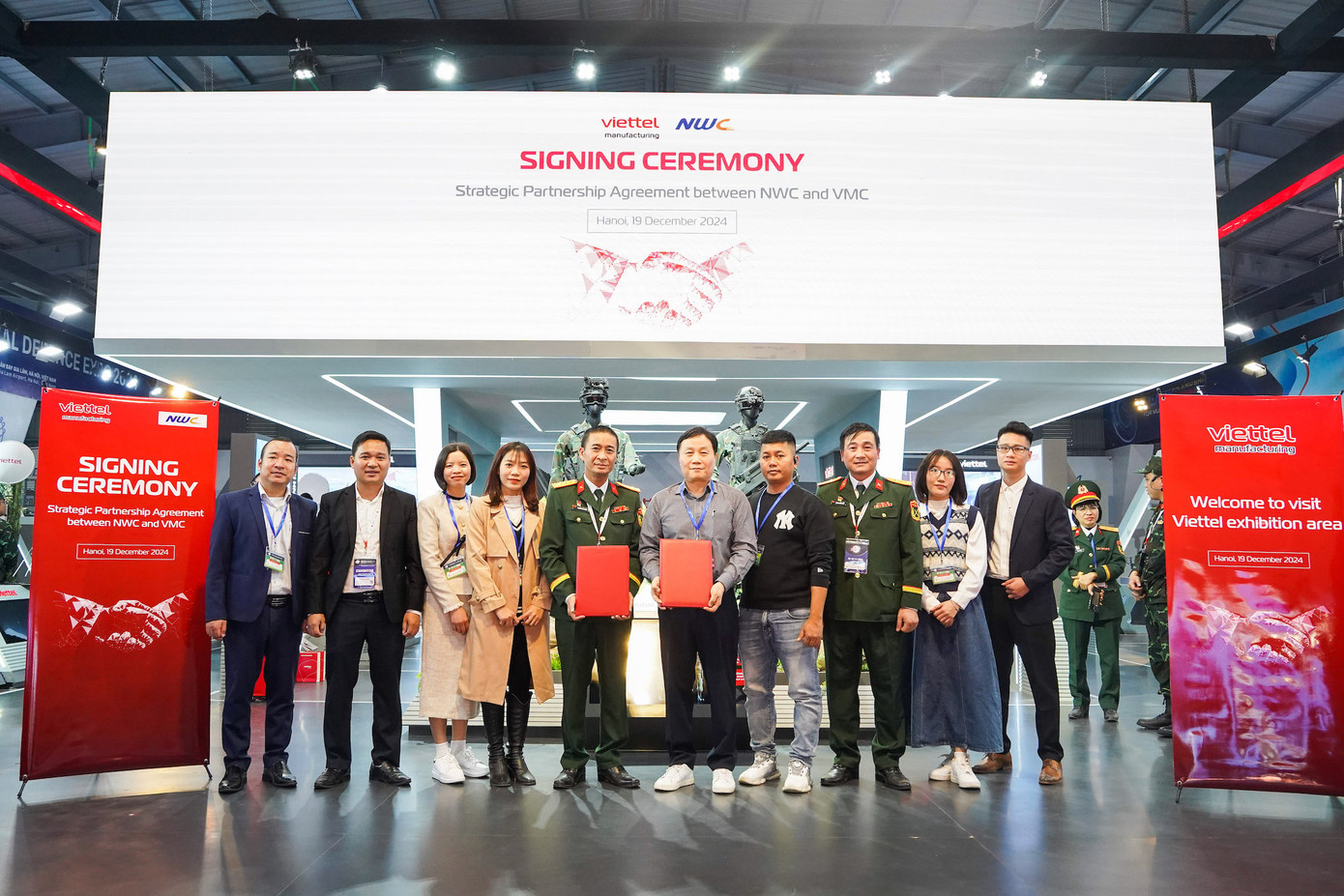 TCT Sản xuất thiết bị Viettel (VMC) và Network Cable Co., LTD (NWC) – Hàn Quốc ký kết hợp tác và hợp đồng khung. TCT Sản xuất thiết bị Viettel (VMC) và Network Cable Co., LTD (NWC) – Hàn Quốc ký kết hợp tác và hợp đồng khung.