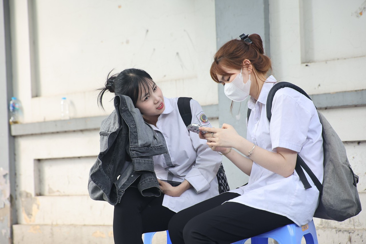 Dù có suy nghĩ đến vấn đề chọn nghề từ bậc THCS nhưng có khi, đến lớp 12, học sinh vẫn hoang mang, không biết nên theo nghề gì.