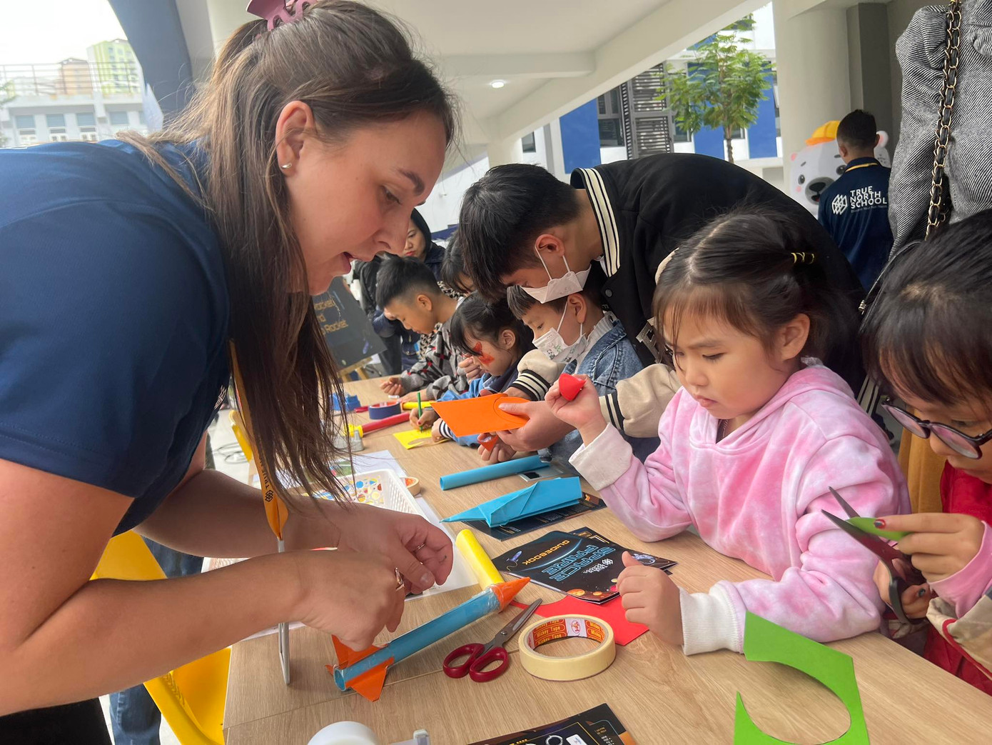 Học sinh tiểu học Hà Nội tham gia hoạt động STEM trong năm học 2022-2023.