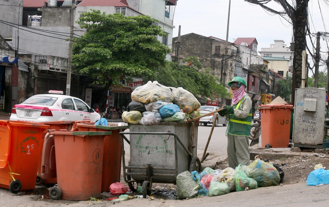 Việc triển khai phân loại rác ở các địa phương còn rất chậm, chủ yếu mang tính thí điểm. Việc triển khai phân loại rác ở các địa phương còn rất chậm, chủ yếu mang tính thí điểm.