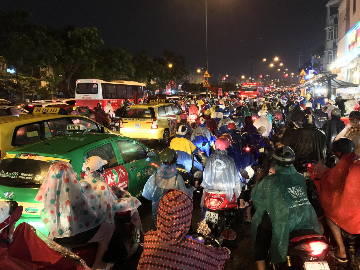 TPHCM cũng như Nam Bộ, Tây Nguyên đón mưa dông vào chiều tối và tối trong hôm nay và nhiều ngày tới.