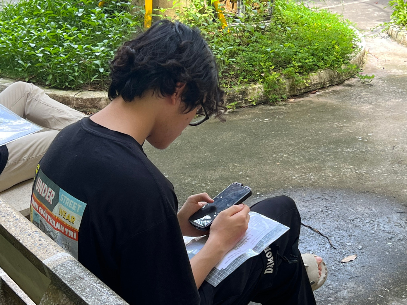 Trước kỳ thi, thí sinh được cảnh báo, nhắc nhở về việc không được mang thiết bị điện thoại, điện tử vào phòng thi. (ảnh: minh hoạ) Trước kỳ thi, thí sinh được cảnh báo, nhắc nhở về việc không được mang thiết bị điện thoại, điện tử vào phòng thi. (ảnh: minh hoạ)