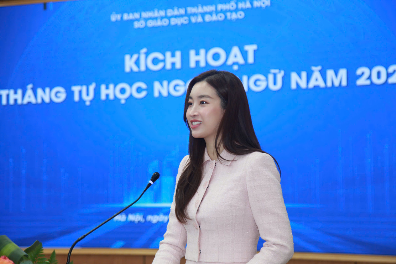 Hoa hậu Việt Nam Đỗ Mỹ Linh phát biểu tại chương trình. Hoa hậu Việt Nam Đỗ Mỹ Linh phát biểu tại chương trình.