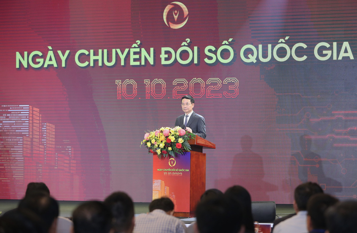 Bộ trưởng Nguyễn Mạnh Hùng cho biết, Việt Nam đang triển khai bốn trợ lý ảo quan trọng. Bộ trưởng Nguyễn Mạnh Hùng cho biết, Việt Nam đang triển khai bốn trợ lý ảo quan trọng.