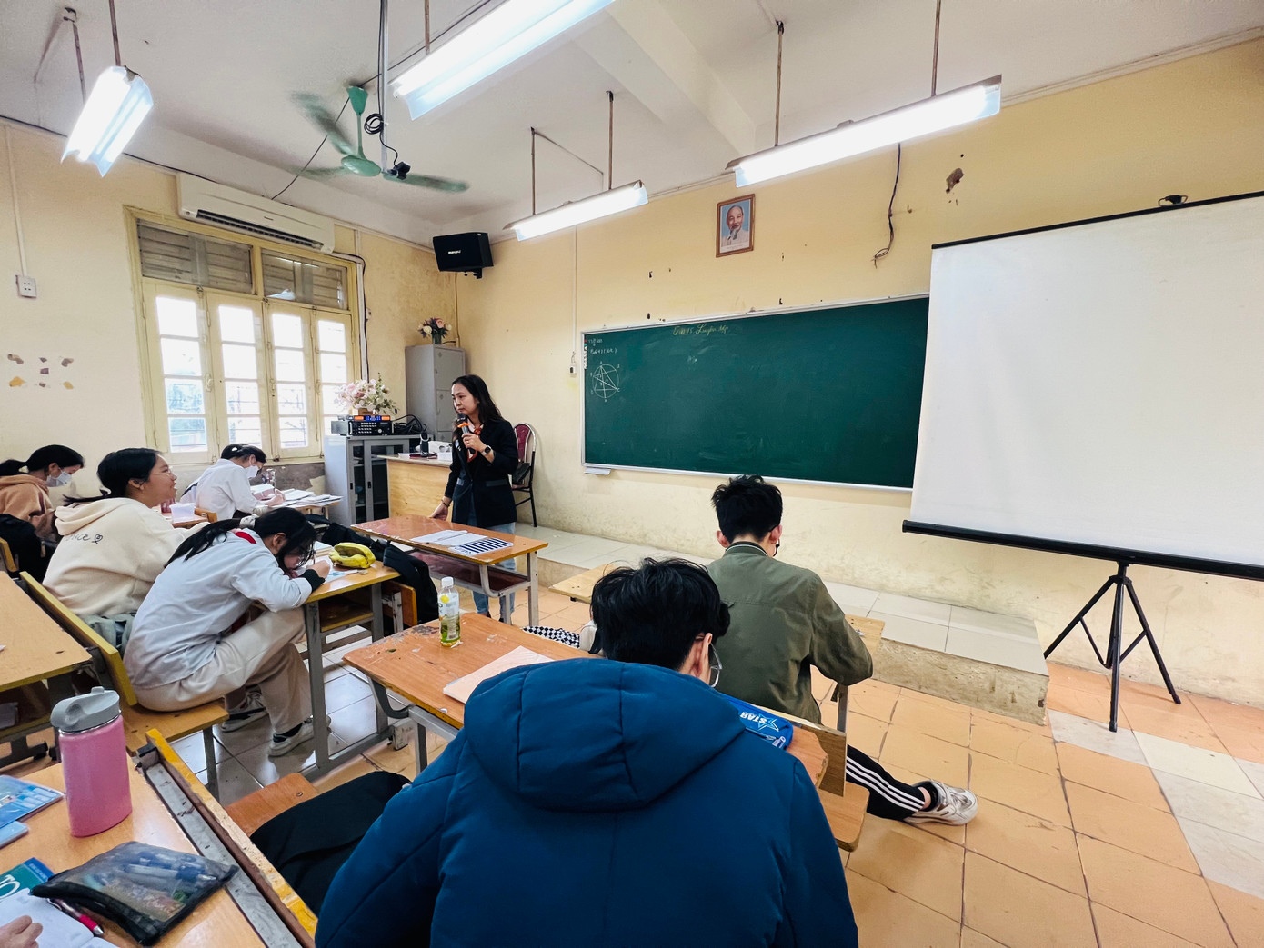 Phát triển đội ngũ giáo viên thực hiện dạy học các môn học theo yêu cầu tích hợp đang là một vấn đề khó khăn ở địa phương. Phát triển đội ngũ giáo viên thực hiện dạy học các môn học theo yêu cầu tích hợp đang là một vấn đề khó khăn ở địa phương.