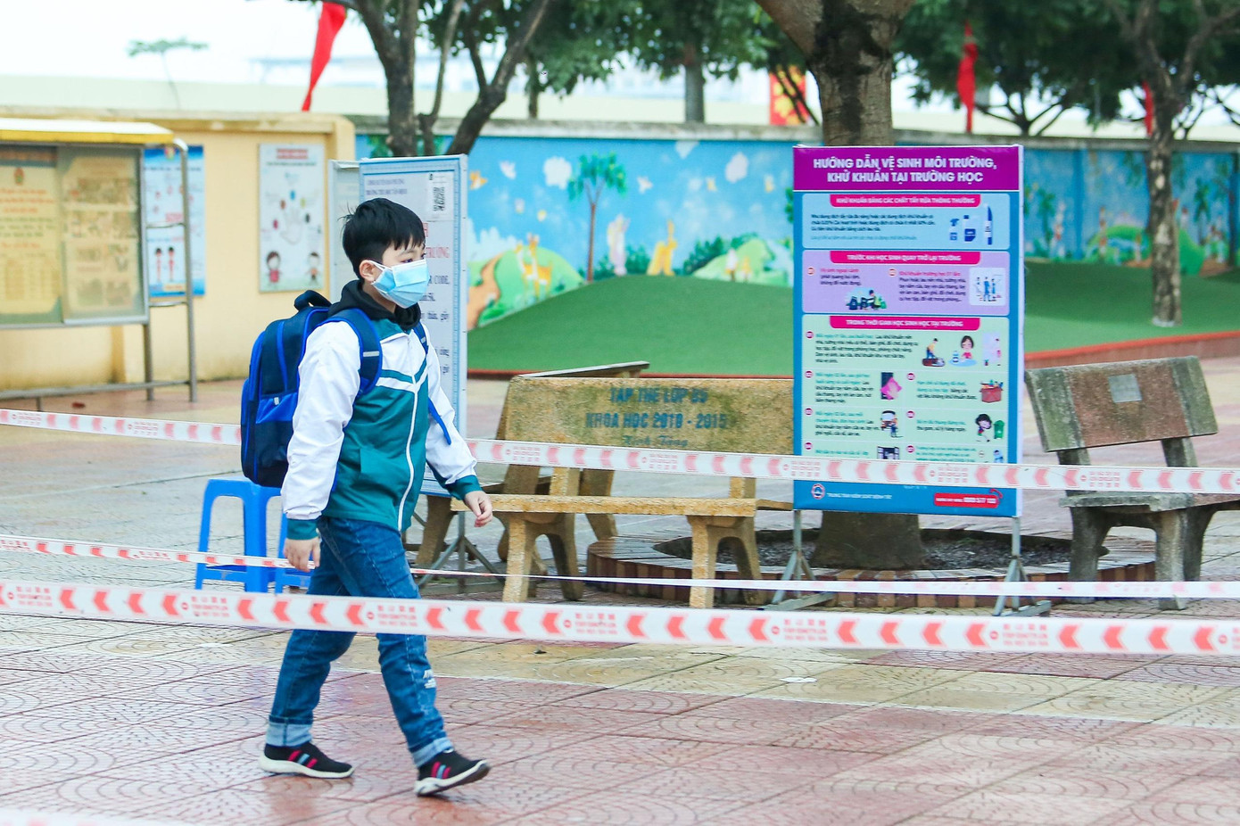 Nhiều địa phương cho học sinh đi học từ 21/3. Nhiều địa phương cho học sinh đi học từ 21/3.