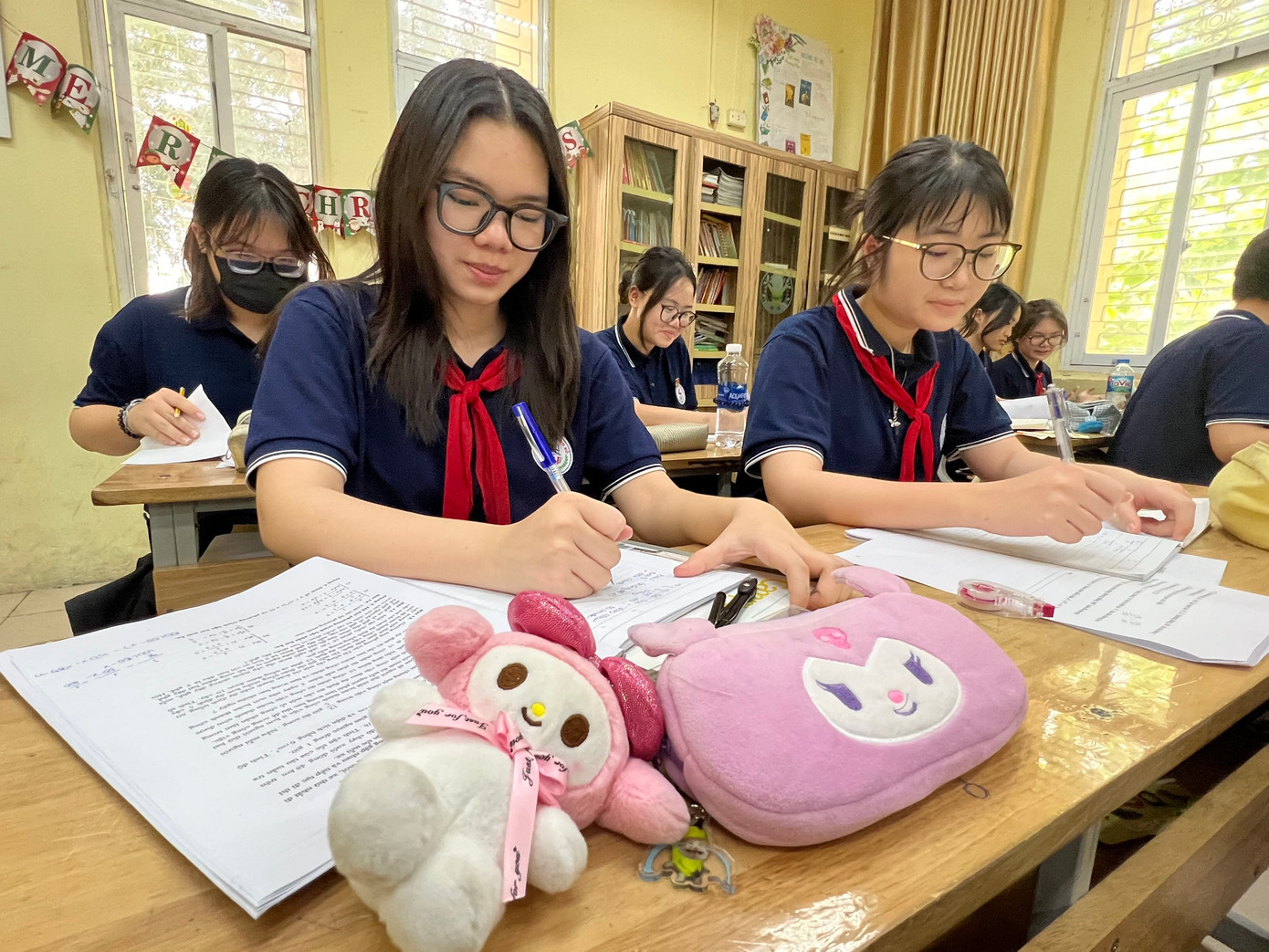 Học sinh lớp 9 Trường THCS Giảng Võ (Hà Nội) trong giờ học môn Toán. (ảnh: Quỳnh Anh) Học sinh lớp 9 Trường THCS Giảng Võ (Hà Nội) trong giờ học môn Toán. (ảnh: Quỳnh Anh)