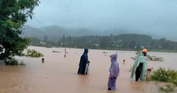 Cơ quan khí tượng cảnh báo nguy cơ ngập úng cục bộ tại các địa phương có mưa lớn. Cơ quan khí tượng cảnh báo nguy cơ ngập úng cục bộ tại các địa phương có mưa lớn.