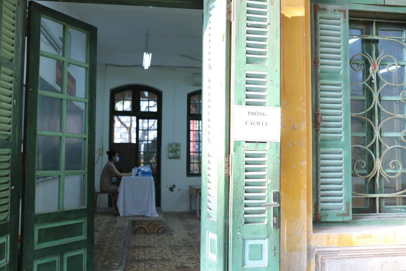 ảnh: Điểm thi THPT Chu Văn An (Hà Nội) có thí sinh thi tại phòng cách ly sáng 7/7 (ảnh: Như Ý).