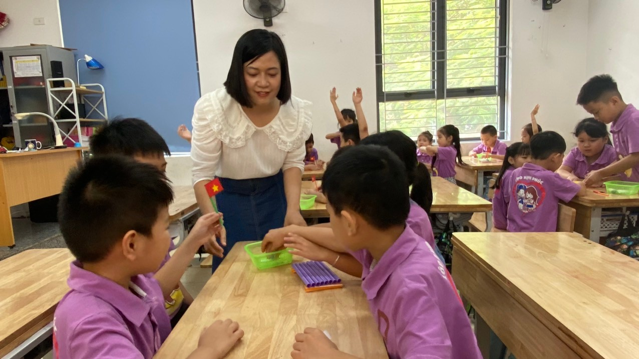 Dự thảo cũng đưa ra các quy định bảo vệ quyền lợi, uy tín, danh dự của nhà giáo. Dự thảo cũng đưa ra các quy định bảo vệ quyền lợi, uy tín, danh dự của nhà giáo.