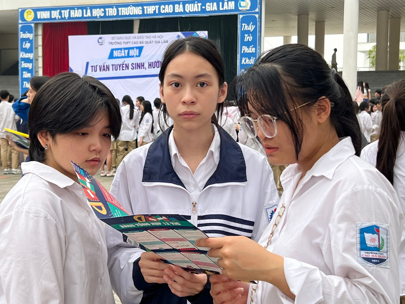 Học sinh lớp 12 của Hà Nội tham gia chương trình tư vấn tuyển sinh trước kỳ thi tốt nghiệp năm 2025. Học sinh lớp 12 của Hà Nội tham gia chương trình tư vấn tuyển sinh trước kỳ thi tốt nghiệp năm 2025.