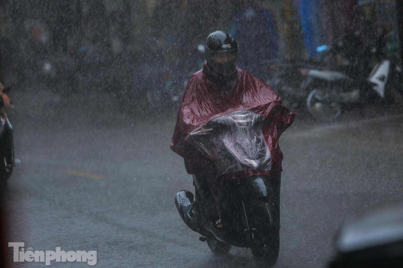 Áp thấp nhiệt đới gián tiếp gây mưa lớn cho các tỉnh miền Bắc.