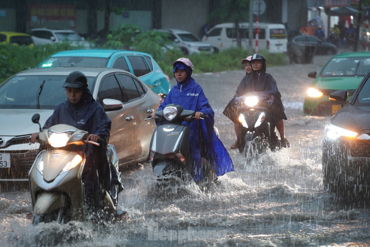 Miền Bắc tiếp tục đón mưa lớn trong đêm 3/7 và sáng 4/7.