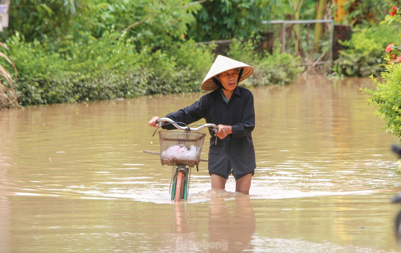 Hà Tĩnh đón trận mưa lớn dữ dội, bất thường vào đêm qua, rạng sáng nay (25/5). Ảnh: Phạm Trường. Hà Tĩnh đón trận mưa lớn dữ dội, bất thường vào đêm qua, rạng sáng nay (25/5). Ảnh: Phạm Trường.
