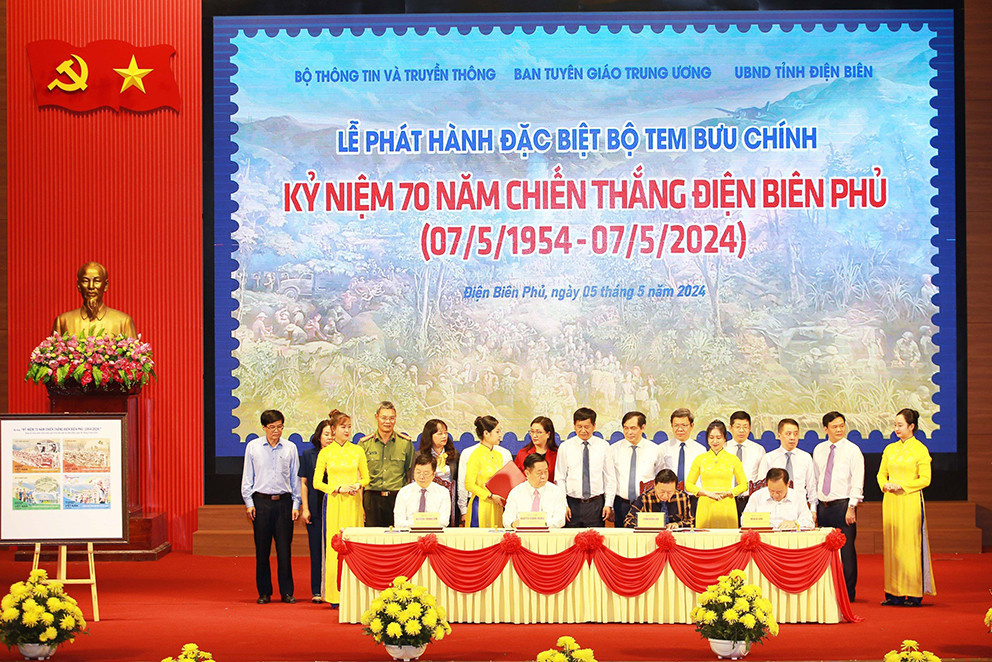 Lễ phát hành đặc biệt bộ tem “Kỷ niệm 70 năm chiến thắng Điện Biên Phủ (1954-2024)” tại tỉnh Điện Biên chiều 5/5.