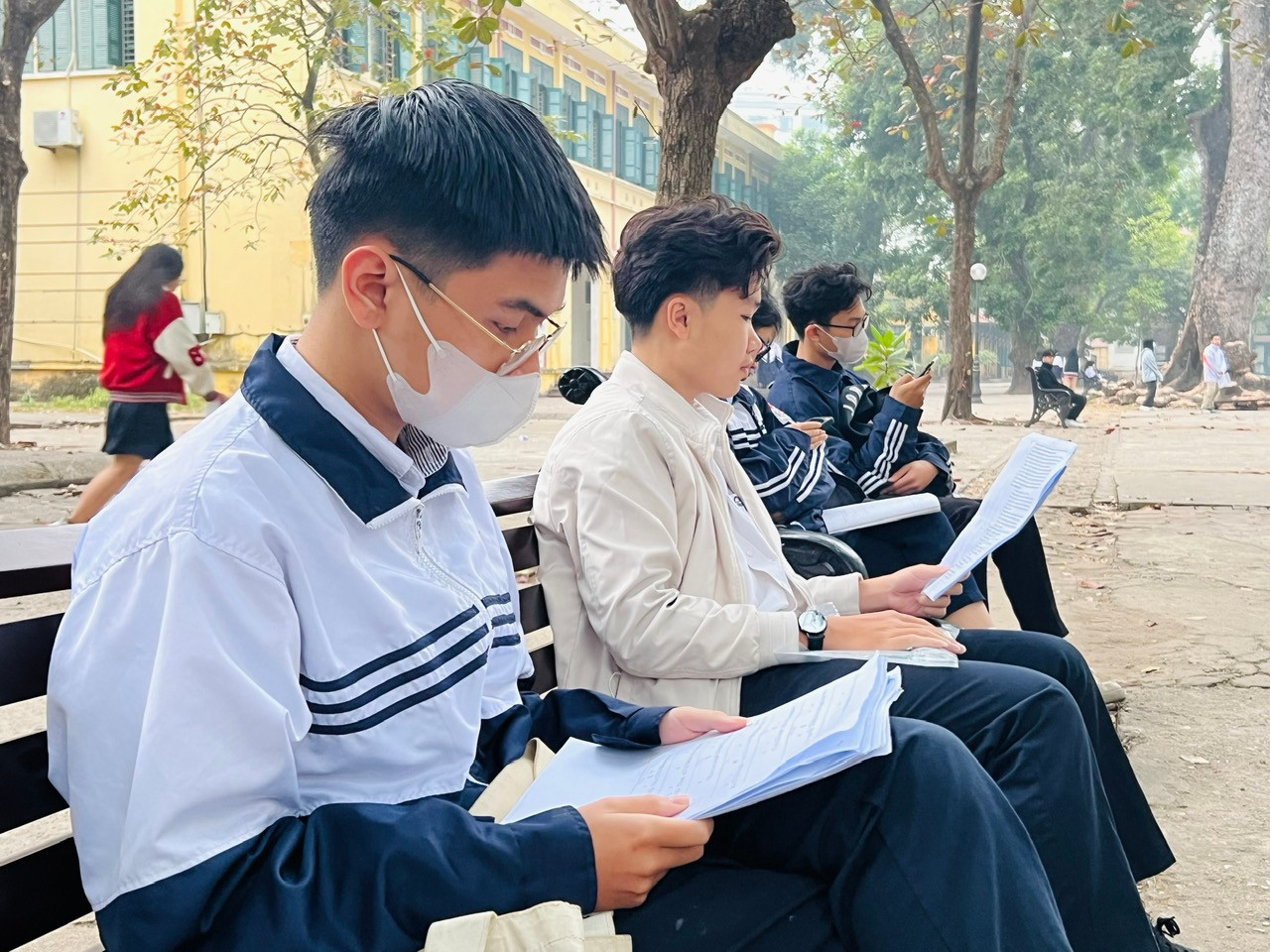 Trường THPT Chu Văn An (quận Tây Hồ) chuyển thành Trường THPT Chuyên Chu Văn An. Trường THPT Chu Văn An (quận Tây Hồ) chuyển thành Trường THPT Chuyên Chu Văn An.