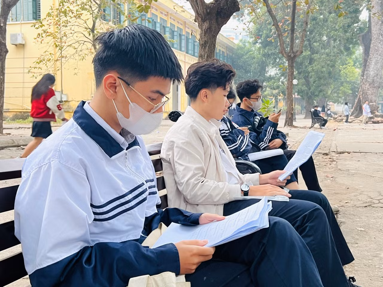 Trường THPT Chu Văn An (quận Tây Hồ) chuyển thành Trường THPT Chuyên Chu Văn An.