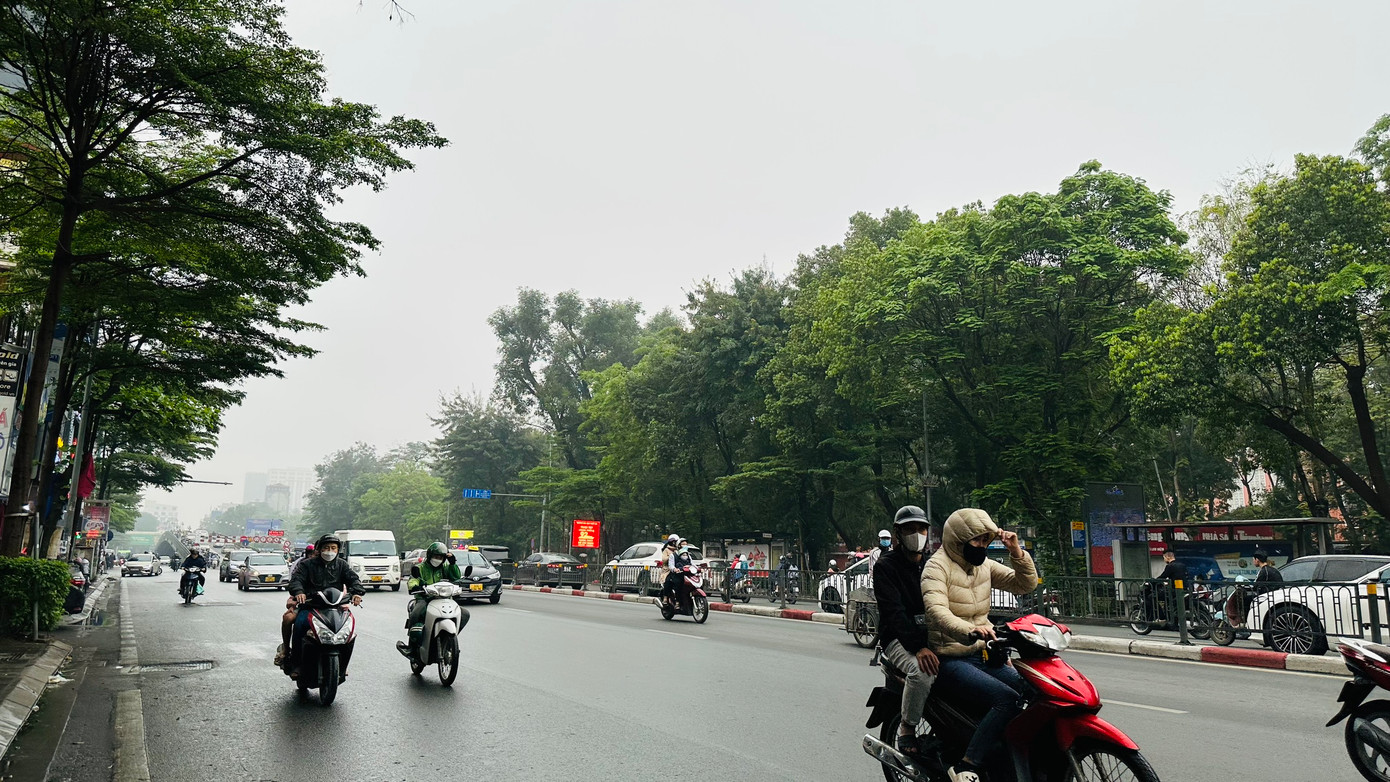 Miền Bắc nồm ẩm kéo dài. Ảnh: Như Ý.