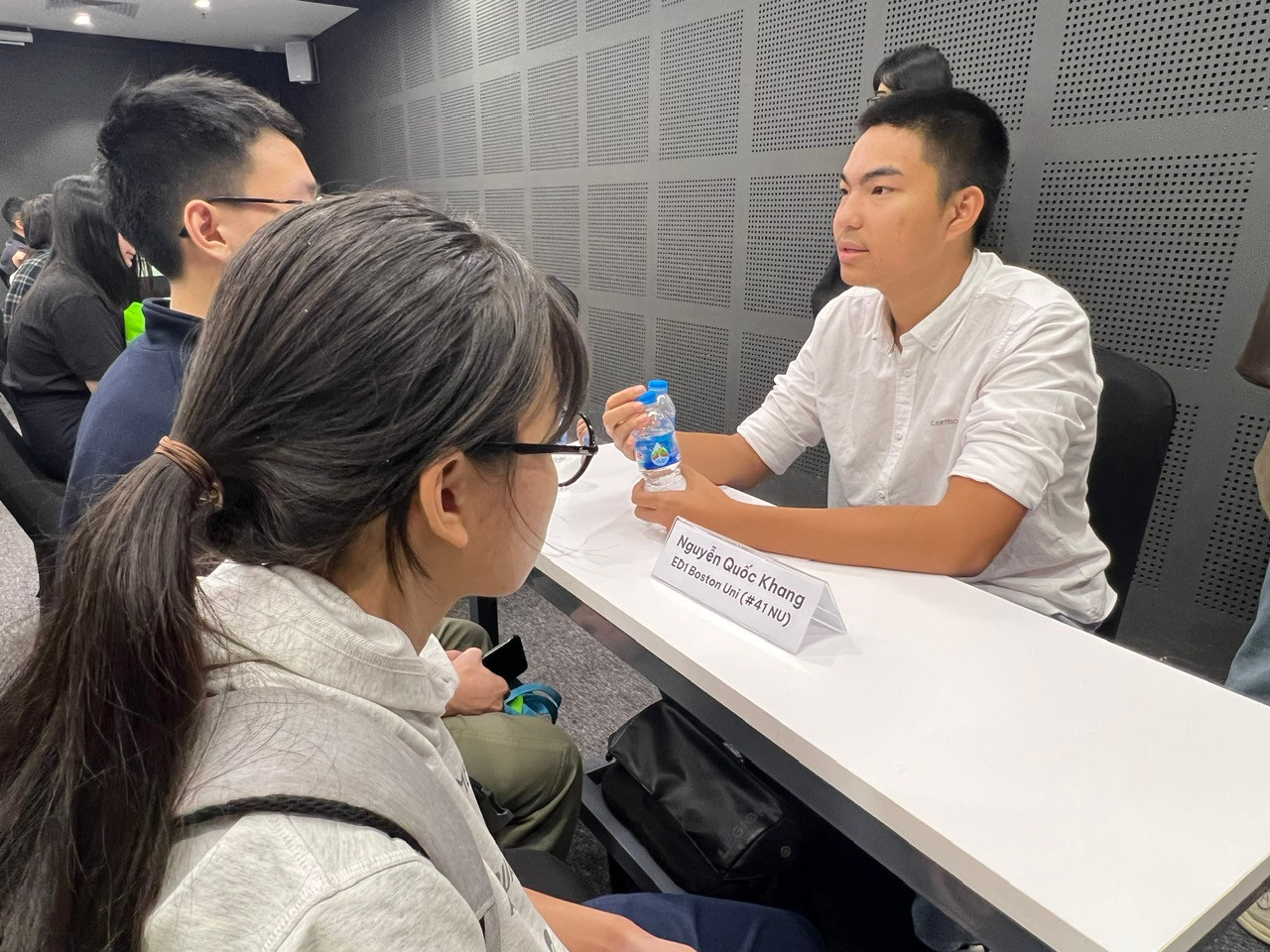Quốc Khang, trúng tuyển sớm trường Đại học Boston ngành Tài chính chia sẻ kinh nghiệm cho học sinh khoá dưới.