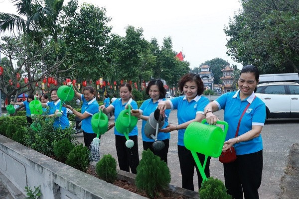 Hội Liên hiệp Phụ nữ quận Long Biên tổ chức phát động Tết trồng cây “Phụ nữ vun trồng tương lai” Xuân Giáp Thìn.