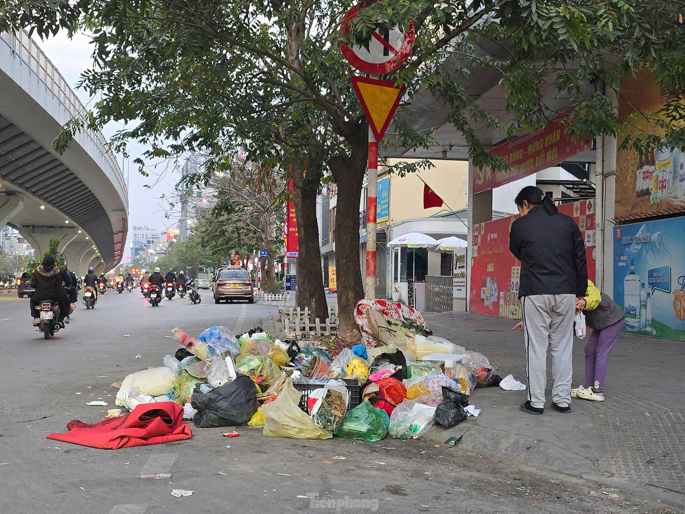 Bộ Nông nghiệp và Môi trường thúc các địa phương sớm thực hiện phân loại rác tại nguồn. Ảnh: Trần Hoàng.