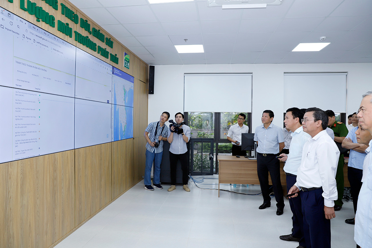Bộ Tài nguyên và Môi trường vừa khánh thành Trung tâm Tích hợp, xử lý thông tin, dữ liệu và Điều hành mạng lưới quan trắc môi trường quốc gia. Ảnh: Khương Trung.