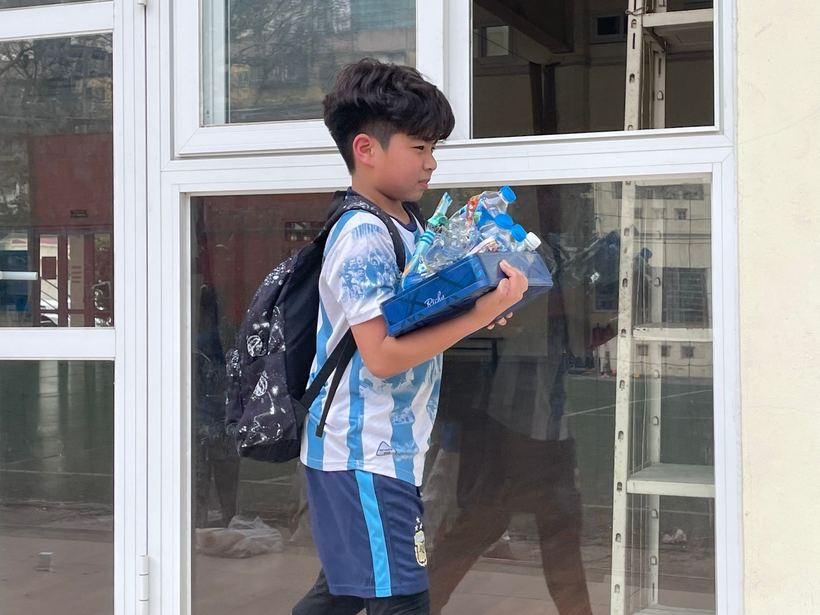 Học sinh được giáo dục bảo vệ môi trường từ những hành động nhỏ. Học sinh được giáo dục bảo vệ môi trường từ những hành động nhỏ.