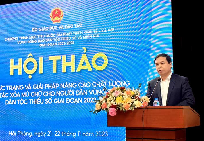 Ông Hoàng Đức Minh, Vụ trưởng Vụ Giáo dục Thường xuyên (Bộ GD&ĐT) phát biểu khai mạc. Ông Hoàng Đức Minh, Vụ trưởng Vụ Giáo dục Thường xuyên (Bộ GD&ĐT) phát biểu khai mạc.