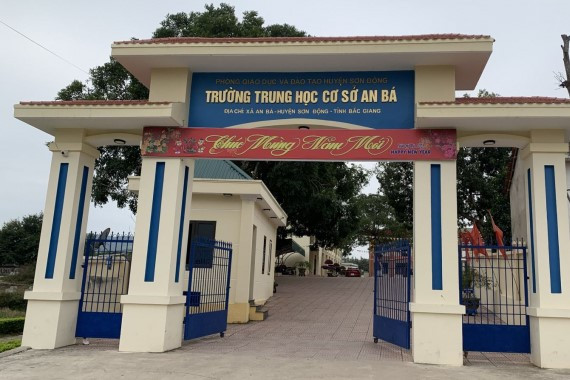 Trường THCS An Bá, huyện Sơn Động (Bắc Giang), nơi nữ sinh theo học. Trường THCS An Bá, huyện Sơn Động (Bắc Giang), nơi nữ sinh theo học.