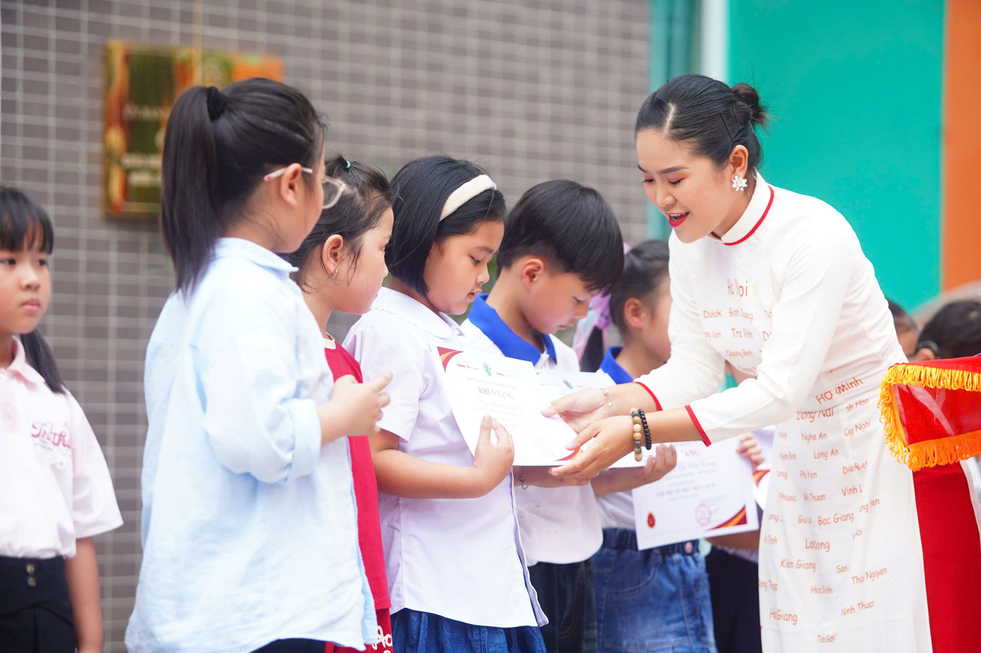 Đây có thể coi là cuộc thi có “mưa giải thưởng” với 1013 giải tổng trị giá lên tới hơn 500 triệu đồng. Đây có thể coi là cuộc thi có “mưa giải thưởng” với 1013 giải tổng trị giá lên tới hơn 500 triệu đồng.