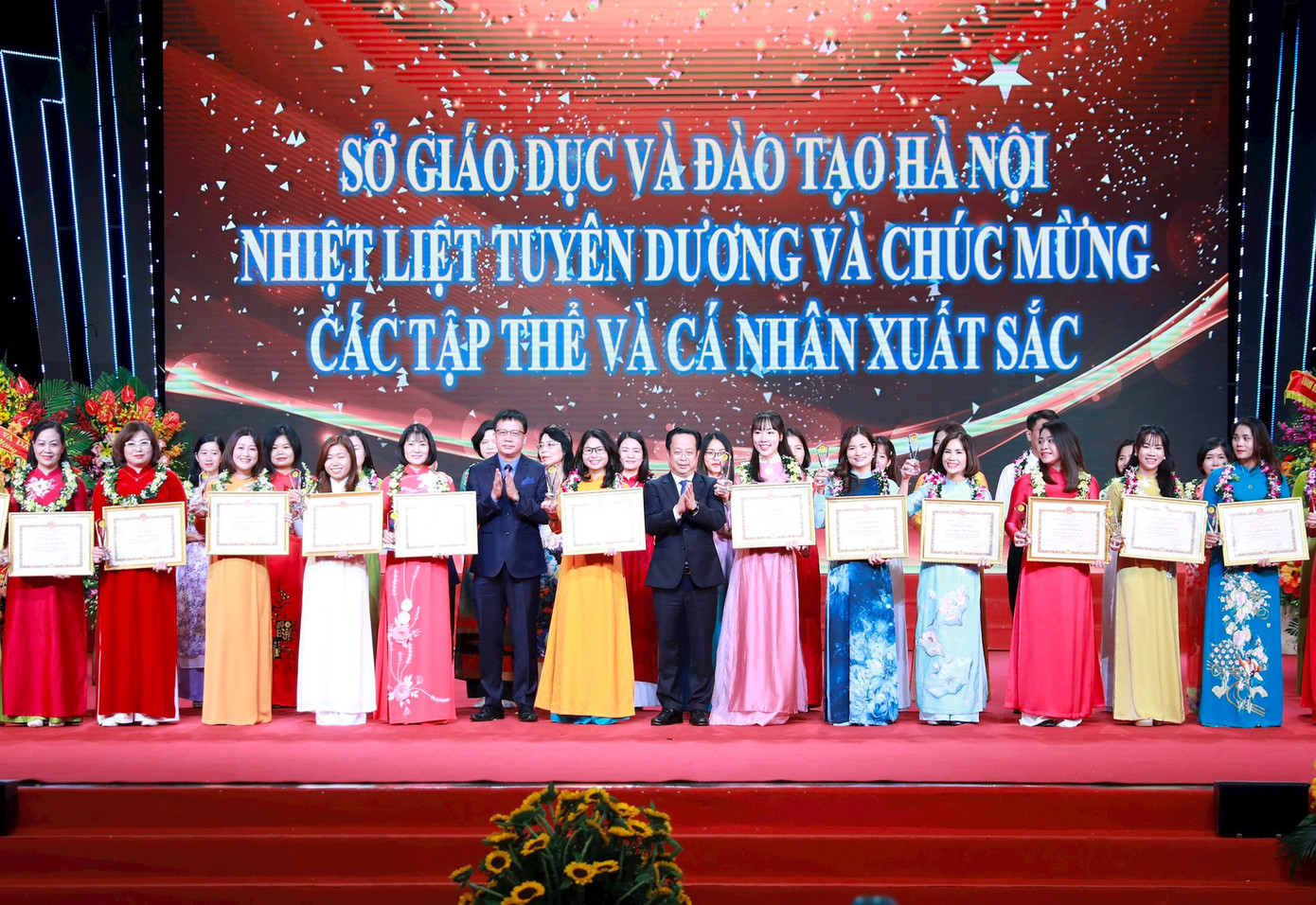 Sở GD&amp;ĐT Hà Nội tuyên dương các nhà giáo tâm huyết, sáng tạo năm 2023.