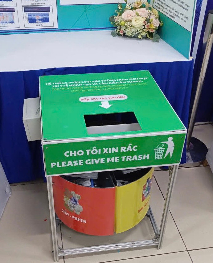 Sản phẩm Hệ thống phân loại rác thông minh tích hợp trí tuệ nhân tạo và cảm biến âm thanh đạt giải Nhất Cuộc thi nghiên cứu Khoa học, kỹ thuật (KHKT) cấp quốc gia do Bộ GD&amp;ĐT tổ chức.