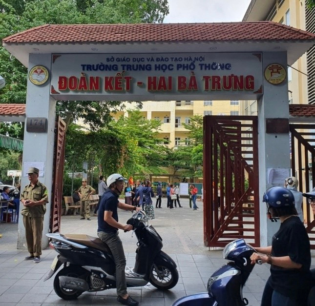 Năm 2025, Trường THPT Đoàn Kết được giao tuyển 675 chỉ tiêu, trong đó có 810 thí sinh đăng ký nguyện vọng 1, tỉ lệ chọi 1/1,20. Năm 2025, Trường THPT Đoàn Kết được giao tuyển 675 chỉ tiêu, trong đó có 810 thí sinh đăng ký nguyện vọng 1, tỉ lệ chọi 1/1,20.